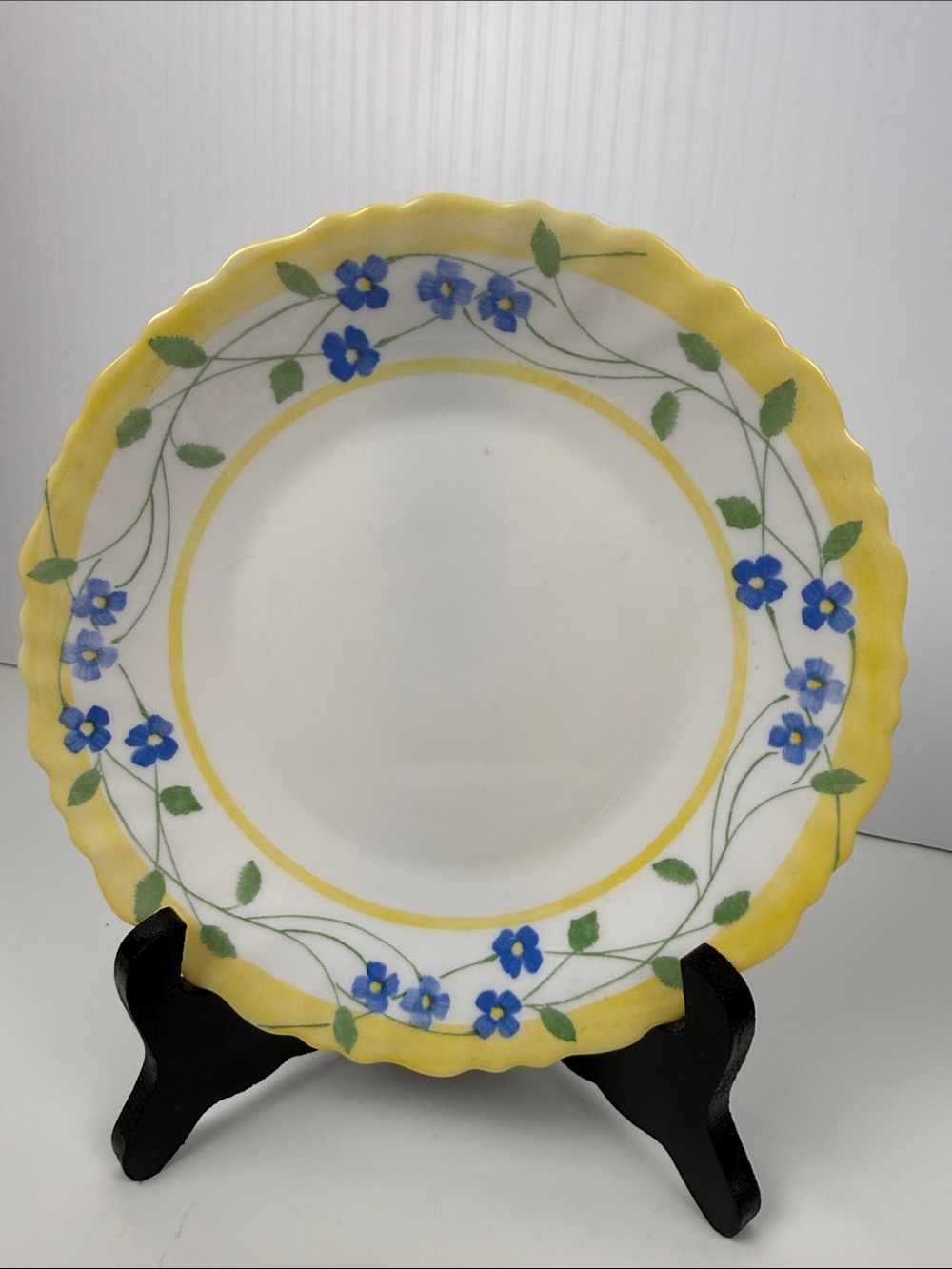 LUMINARC vintage milk glass “France “Blue Floral Dinner small Plates 4